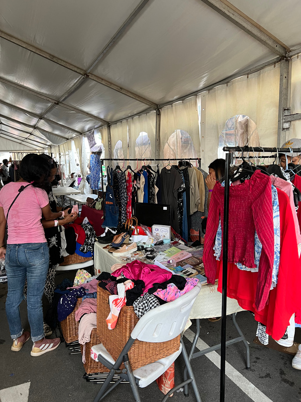Un stand sous chapiteau lors d’une précédente édition